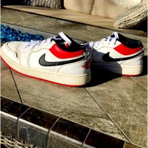 Air Jordan 1 university red white and black